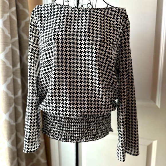 Michael Kors Black and White Blouse Size Medium - Picture 3 of 6